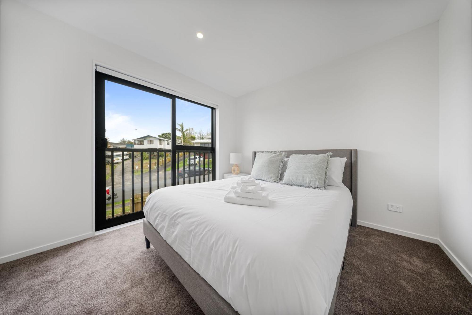 West Harbour Modern 4-Bedroom Retreat Auckland Buitenkant foto