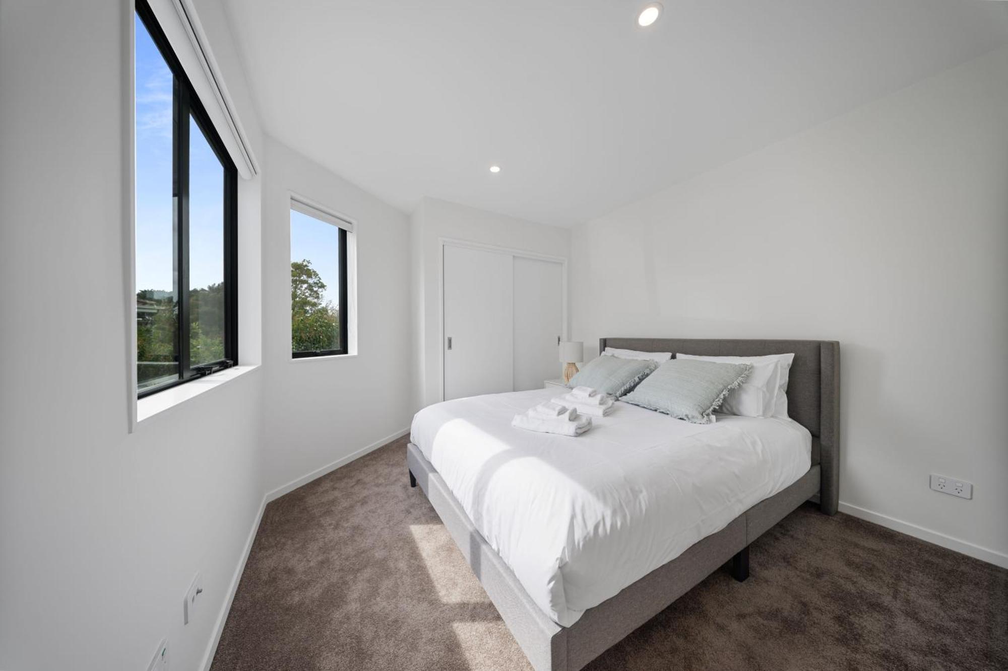 West Harbour Modern 4-Bedroom Retreat Auckland Buitenkant foto
