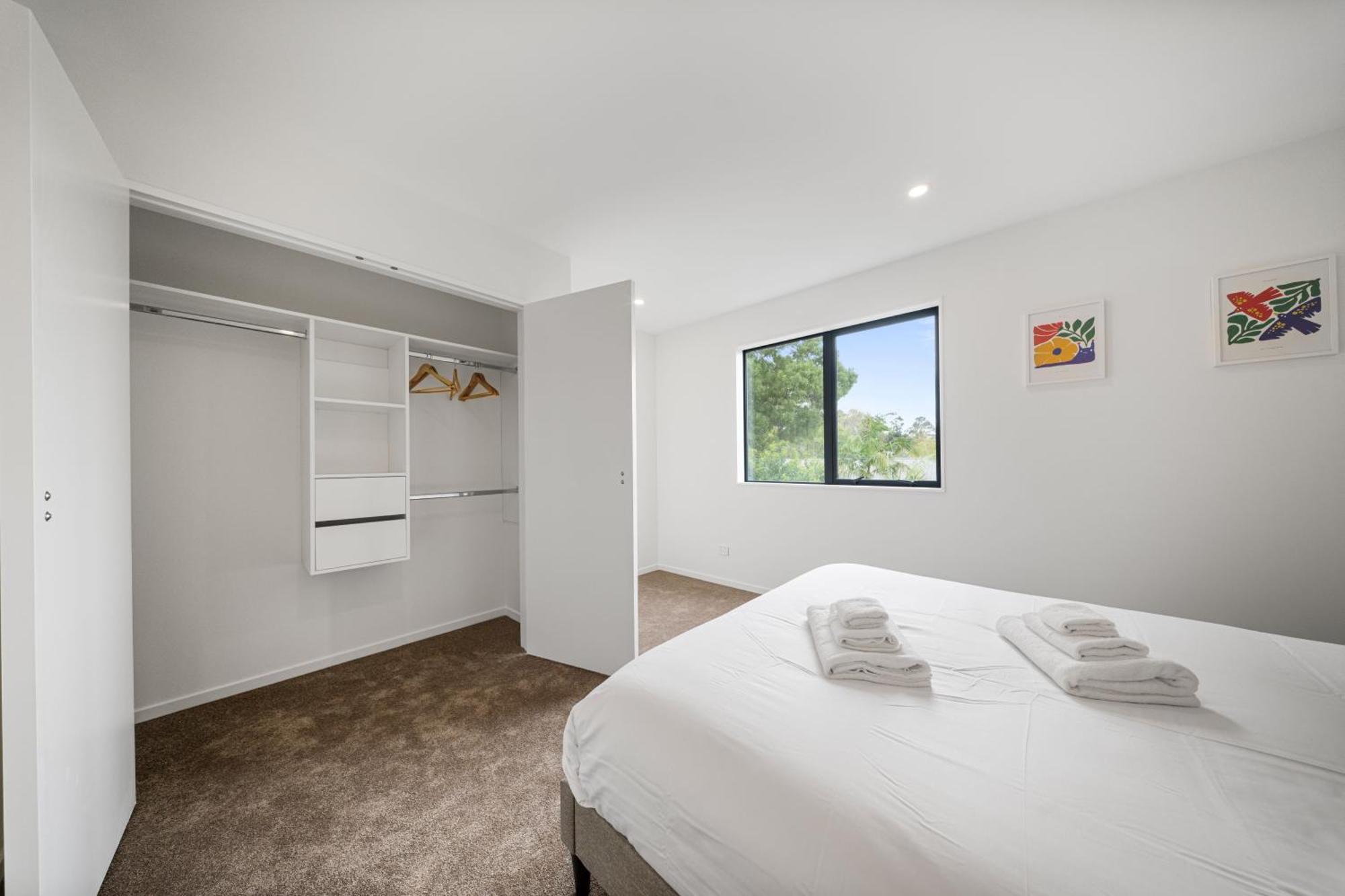 West Harbour Modern 4-Bedroom Retreat Auckland Buitenkant foto